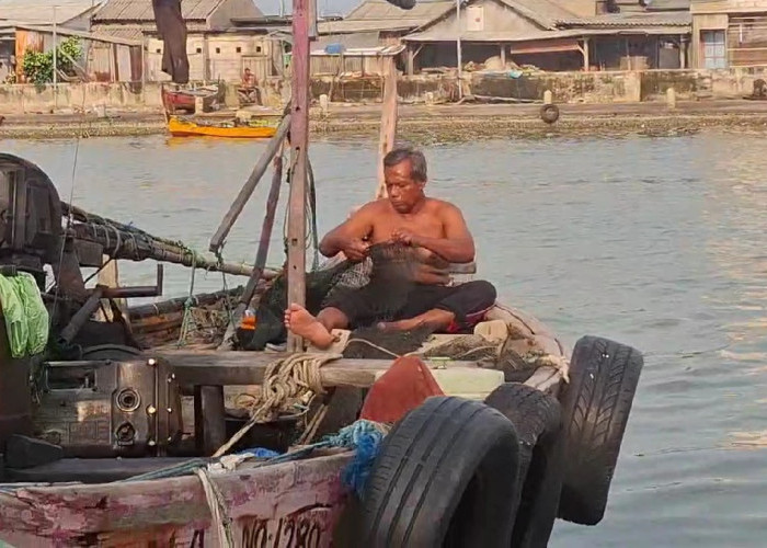 Ombak 6 Meter Bikin Nelayan Tambak Lorok Menepi, Penghasilan Tertekan Sejak Musim Baratan