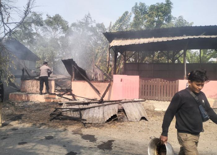 Polsek Dukuhturi Tegal Respons Cepat Tangani Kebakaran Warung Kosong  