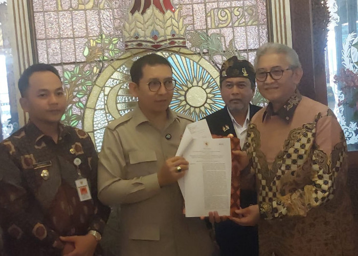 Penyerahan SK Menbud di Keraton Solo Sempat Terhenti Usai Interupsi Kerabat