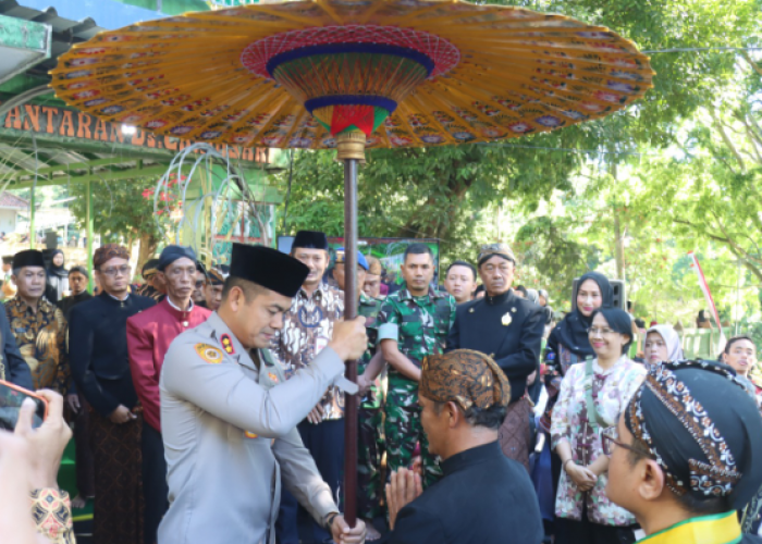 Ribuan Warga Ikuti Tradisi Sadranan Buka Luwur Syeh Maulana Ibrahim Magribi di Boyolali