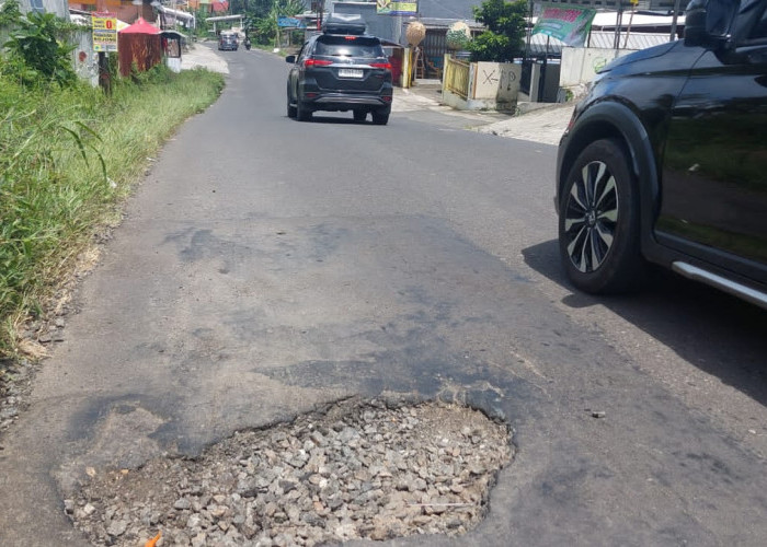 Waspada! Jalan Menuju Guci Kabupaten Tegal Rusak