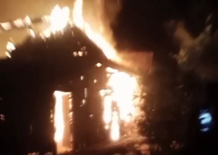 Rumah Kayu di Suruh Semarang Ludes Terbakar, Seorang ODGJ Tewas Terjebak Kobaran Api