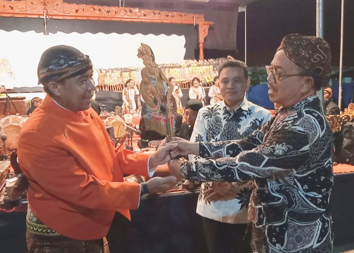 Pagelaran Wayang Kulit Meriahkan Puncak Peringatan Hari Koperasi di Kabupaten Pemalang 