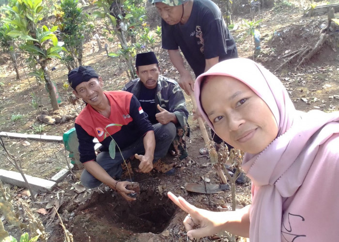 Siaga Bencana, Relawan BPBD Lakukan Aksi Tanam Bibit Pohon 
