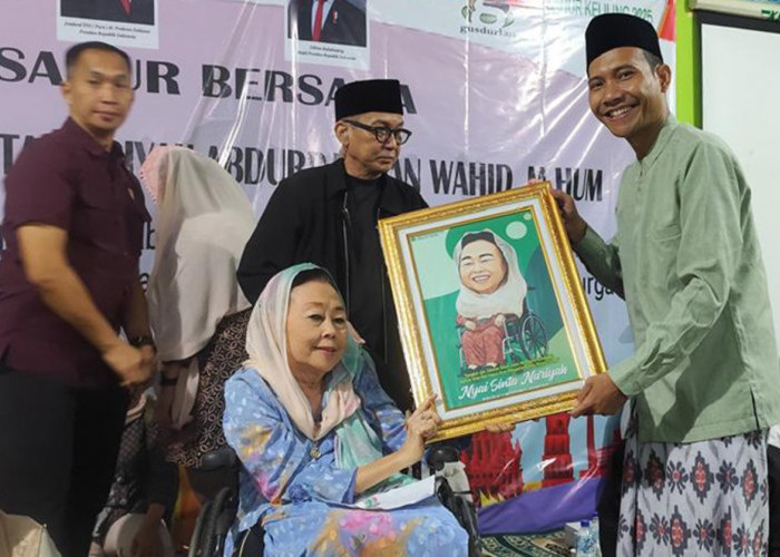 Nyai Sinta Nuriyah Wahid Sahur Bersama Kaum Duafa di Ponpes Hasyim Asyari Tegal