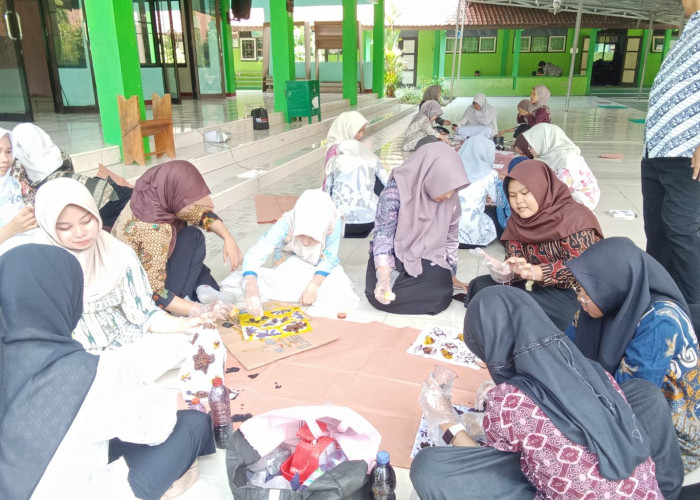 Ciptakan Kreativitas, MAN Pemalang Latih Siswa Membuat Batik 