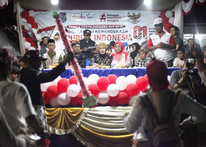 Malam Minggu Pecah! Ribuan Warga Kelurahan Bandung Tegal Tumpah Ruah Saksikan Kirab Budaya HUT RI