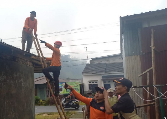 BPBD Kabupaten Tegal Bantu Perbaiki Rumah Korban Bencana di Desa Batumirah