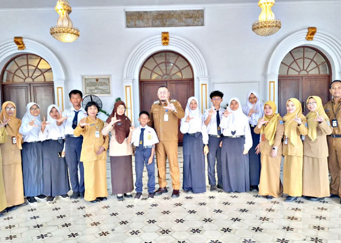 Tim Jurnalistik SMPN 5 Kota Tegal Kunjungi Pringgitan, Sorot Sosok Wali Kota yang Dekat dengan Generasi Muda