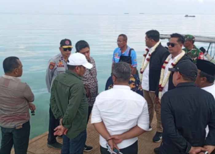 Kunjungi Pulau Parang, Bupati Jepara Dihujani Tuntutan Warga Desa 