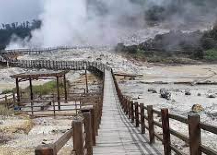 Berwisata Menyusuri Kawah Sikidang Dieng yang Ciamik dan Banyak Spot Menarik 