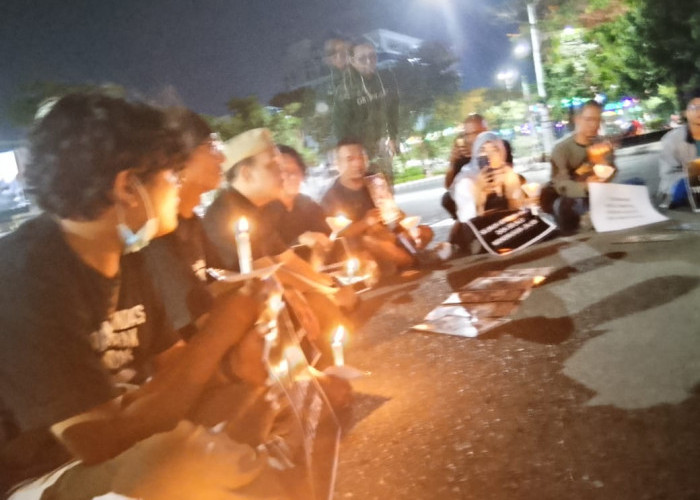 Doa Bersama Jurnalis Semarang untuk Lima Jurnalis dan Tiga Awak Kapal yang Hilang di Selat Sunda
