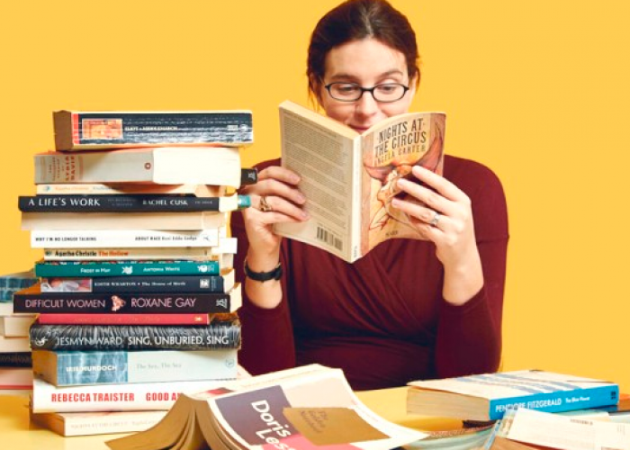 10 Manfaat Membaca Buku yang Jarang Diketahui Banyak Orang, Apa Saja?