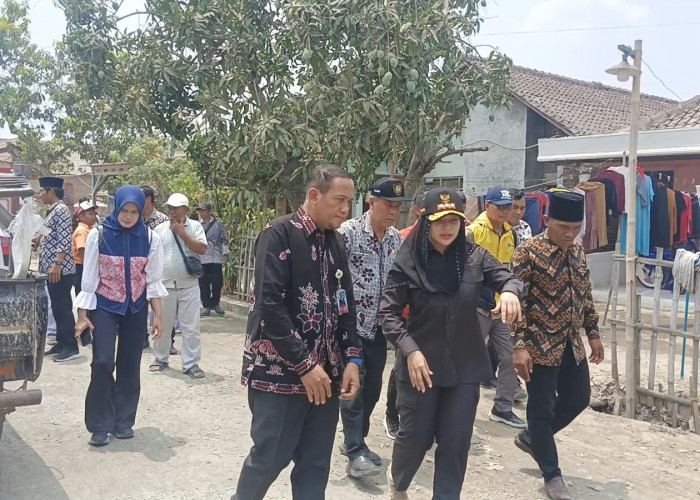 Tanggapi Keluhan Jalan Rusak Bupati Paramitha Langsung Cek Lokasi dan Pastikan Perbaikan Segera