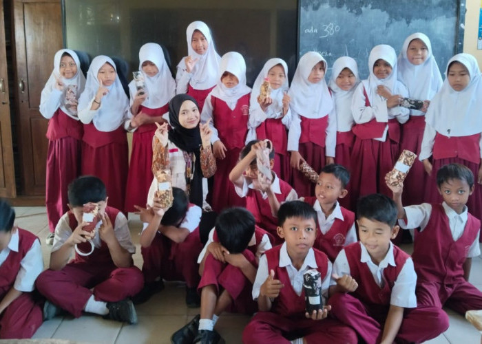 Mahasiswi PGSD UMUS Brebes Tanamkan Budaya Gemar Menabung Sejak Dini di SDN 02 Randusari