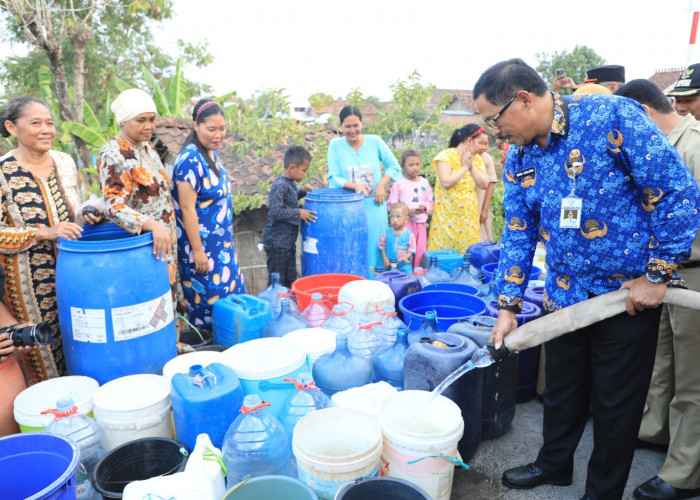 Atasi Kekeringan, 76 juta Liter Air Bersih Disalurkan kepada Warga Jawa Tengah