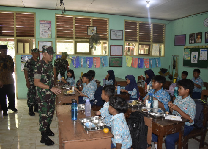 Uji Coba Makan Siang Gratis Mulai Dilakukan Kodim 0725/Sragen di SDN 3 Sragen