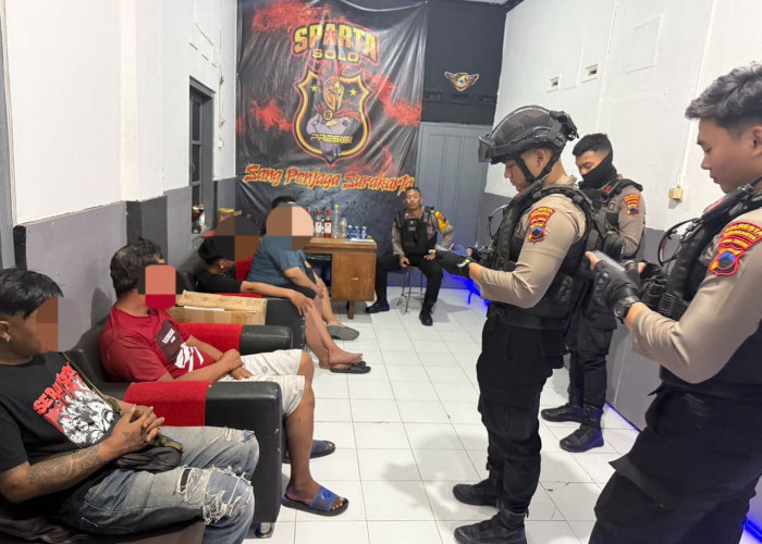 Empat Pemuda Diamankan Polisi Saat Pesta Miras di Gilingan