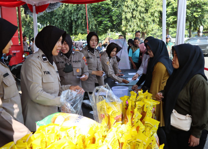 Pos Patwal Alun Alun Kudus Diserbu Warga Berburu Beras Murah 