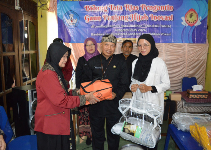 LKP Tania Dapat Program PKW Tata Rias Pengantin 