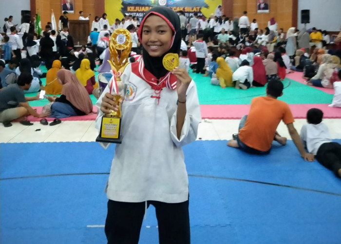 Siswi SMP Negeri 6 Kota Tegal Juara I Pencak Silat Tingkat Jawa Tengah 