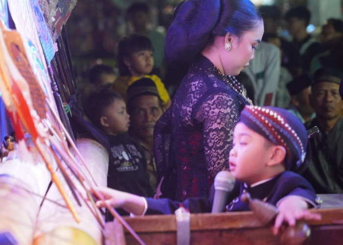 Tujuh Dalang Cilik Hipnotis Ribuan Peserta Wilujengan Nagari di Alun alun Jepara