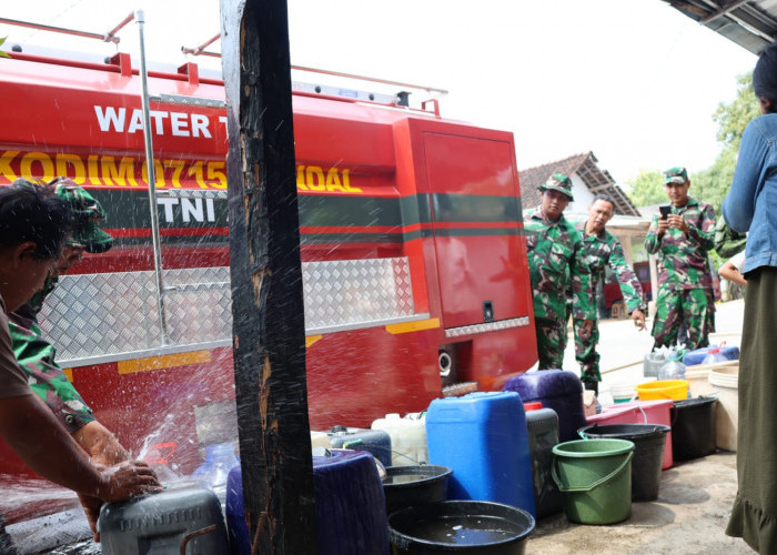 Kekeringan, Dandim 0715 Kendal Salurkan Bantuan Air Bersih Warga Desa Pilangsari