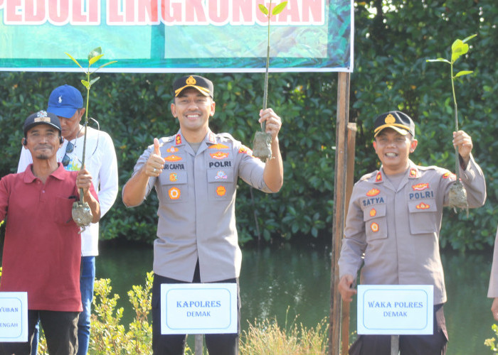 Abrasi dan Banjir Rob Meluas, Polres Demak Tanam 1.500 Pohon Mangrove