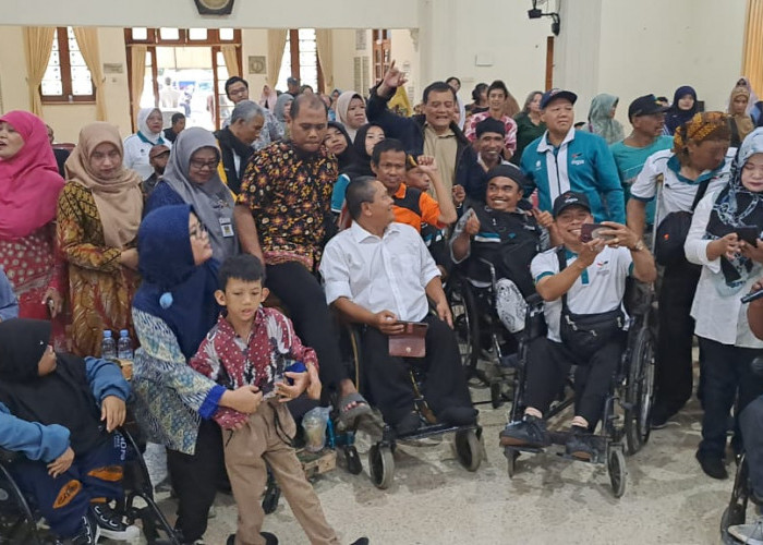 Ahmad Luthfi Berikan Semangat kepada Anak-anak Disabilitas di YPAC Solo