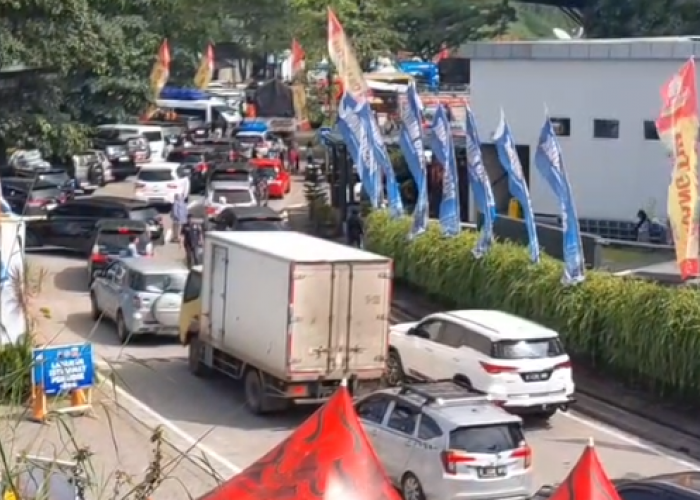 Rest Area 429 Membludak, Polisi Berlakukan Kanalisasi Alihkan Pemudik Ke Rest Area 439