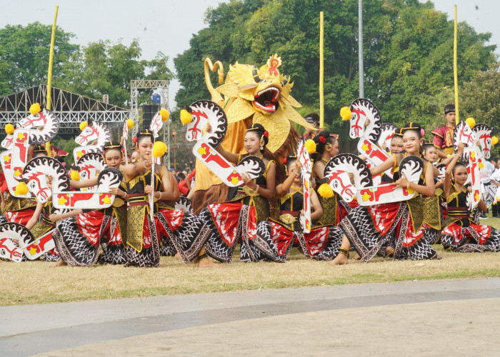 Alun-alun Pati Bergemuruh, Seribu Penari Muda Tumpahkan Energi dalam Tari Kolosal