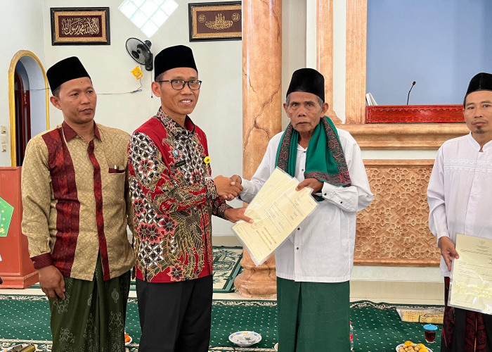 Peringati HANTARU 2026,  ATR/BPN Kantah Kabupaten Pemalang Serahkan 5 Sertipikat Wakaf dan Masyarakat
