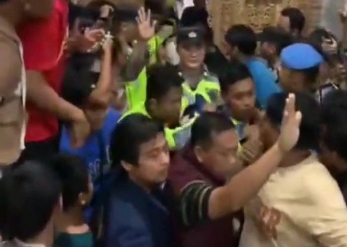 Asyik Mesum di Kamar Kos, Dua Pasangan Bukan Suami Istri Digrebek Warga Jepara