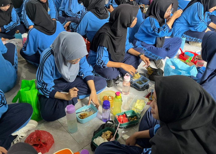  Sukseskan Gerakan Aksi Bergizi Serentak, SMA Negeri 2 Slawi Lakukan Senam dan Sarapan Bersama 