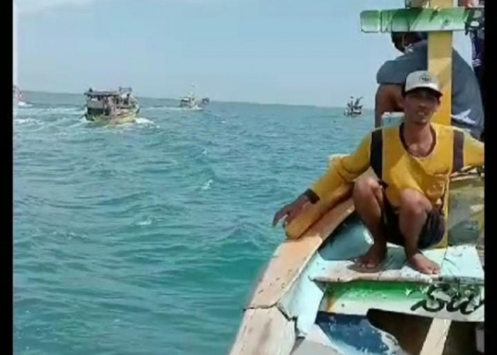 Menjaring Ikan di Laut, Nelayan Prapag Kidul Kabupaten Brebes Tenggelam