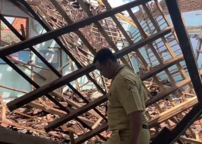 Kondisi SDN Mencon Pati Merana, KBM Dipindahkan di Rumah Warga dan Balai Desa