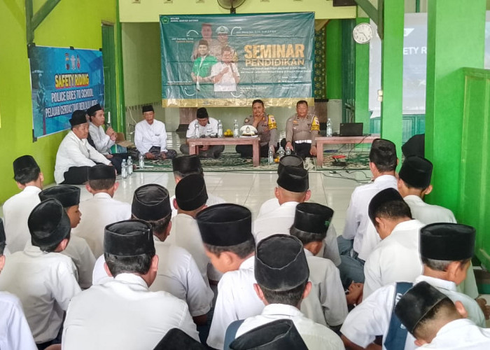 Penanaman Karakter Positif dan Pemahaman Hukum Cegah Pelajar dan Santri Salah Arah