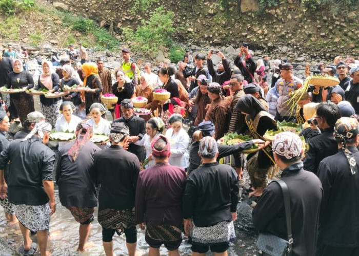 Sejarah Baru! Ruwat Bumi Guci 2026 Satukan Dua Desa dalam Puncak Kirab Gunungan yang Sakral