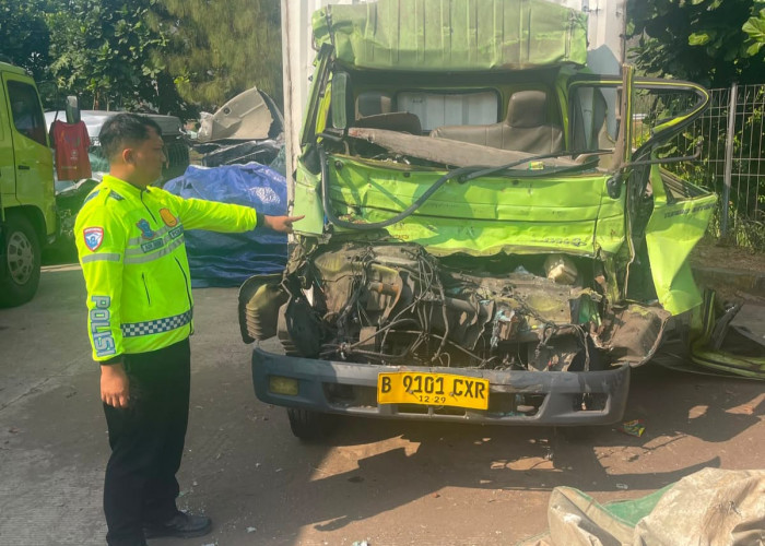 Kecelakaan Kembali Terjadi di Tol Batang, Truk  Box Menabrak, Satu Orang Tewas