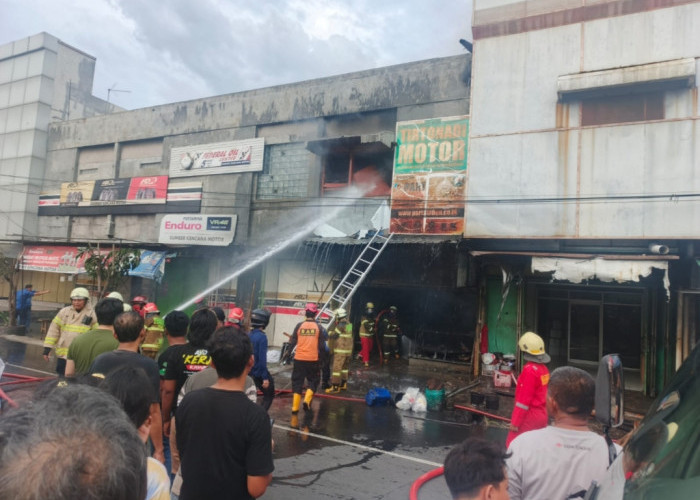 Ruko Bengkel di Gilingan Solo Ludes Terbakar, Ledakan Diduga Jadi Pemicu