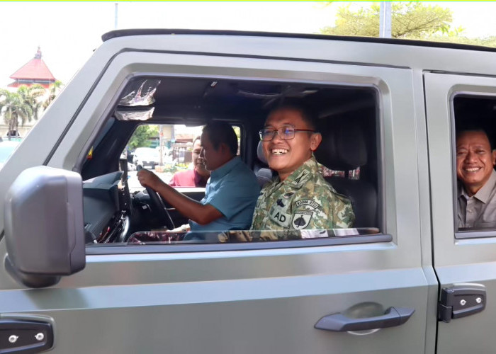 Kendaraan Maung Dipamerkan Publik, Dandim Ajak Bupati dan Ketua DPRD Kudus Naik Mobil Keliling Kota