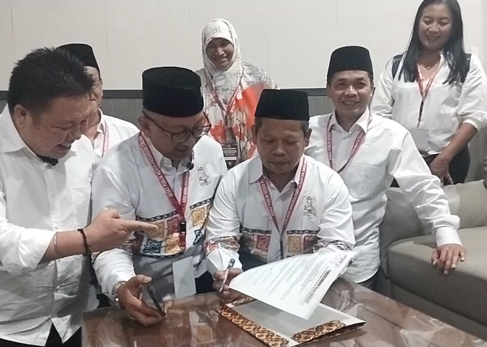 Paslon Sinoeng berBudi Tandatangan Kontrak Politik, Siap Mundur Jika Langgar Janji