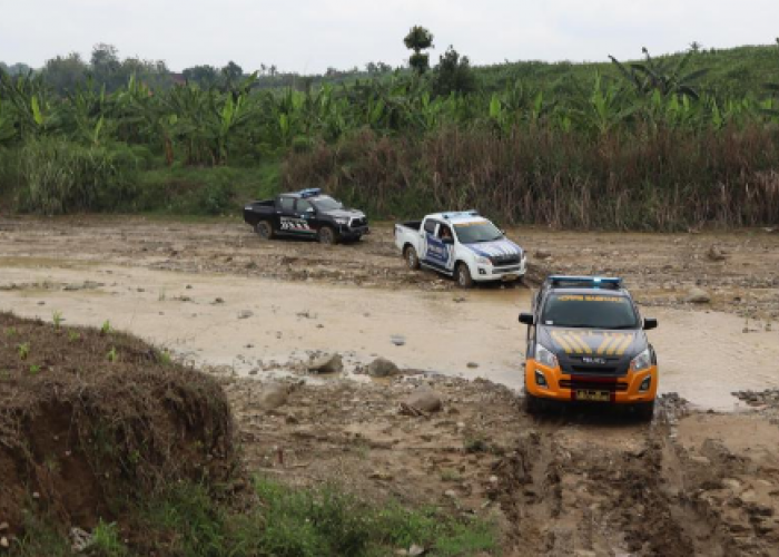 Tinjauan Desa Terjauh, Kapolres dan Wakil Bupati Sepakat Siapkan Armada Bagi Masyarakat Menuju TPS