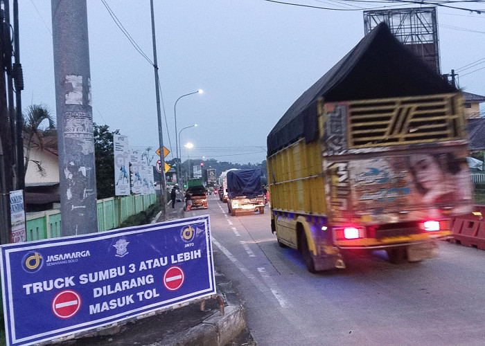 Jelang Operasi Lilin Candi 2025, Jasamarga Semarang-Solo Pasang Larangan Truck Sumbu 3 Masuk Tol