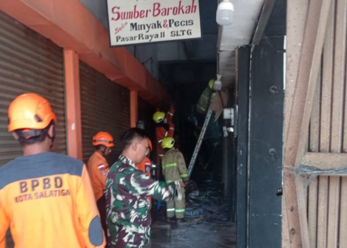 Kios Perlengkapan Ibadah di  Pasar Raya Salatiga Terbakar, Sempat Picu Kepanikan Pengunjung