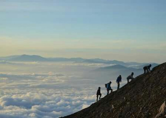 5 Gunung di Sumatra Barat Ini Aman di Taklukkan Bagi Kamu Pendaki Pemula, Gunung Apa saja?