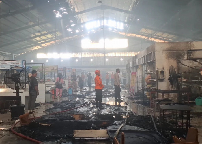 Ramai Pengunjung: Pasar Modern BSB Semarang Terbakar, Diduga Kebocoran Gas