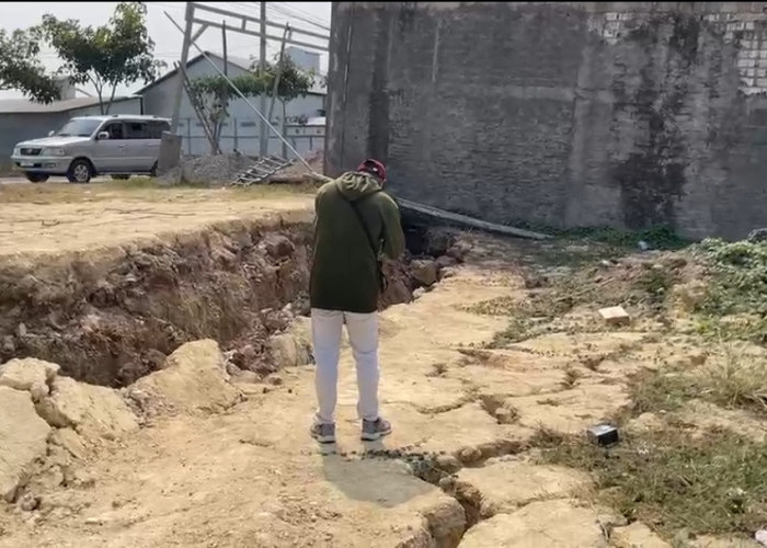 Tanah Bergerak Terjang Purworejo Pati, Tujuh Ruko Rusak Berat