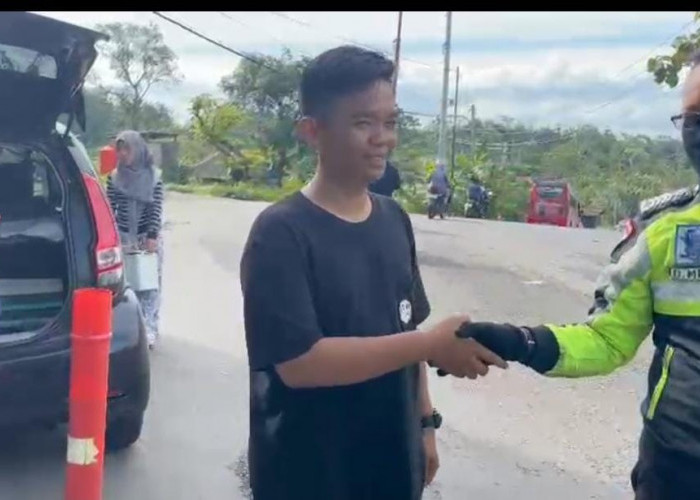 Pelayanan Humanis Polri, Pemudik Terbantu Saat Kendaraan Mengalami Kendala di Rest Area