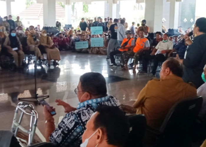 Ribuan Tenaga Honorer  Non-ASN Kabupaten Pemalang Geruduk DPRD